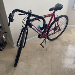 Genesis 700 Road Tech Bicycle 28” - LIKE NEW 