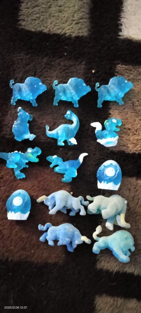 ZURU Smashers Dino Ice Age mini figures.