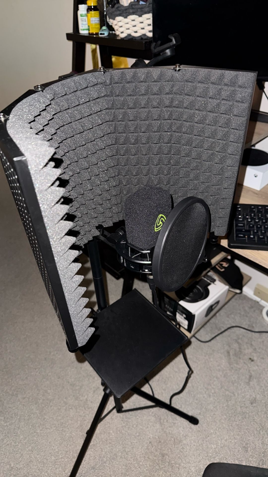 Dmsky Mic Stand With Scarlett Cm25 Mic And Headphones