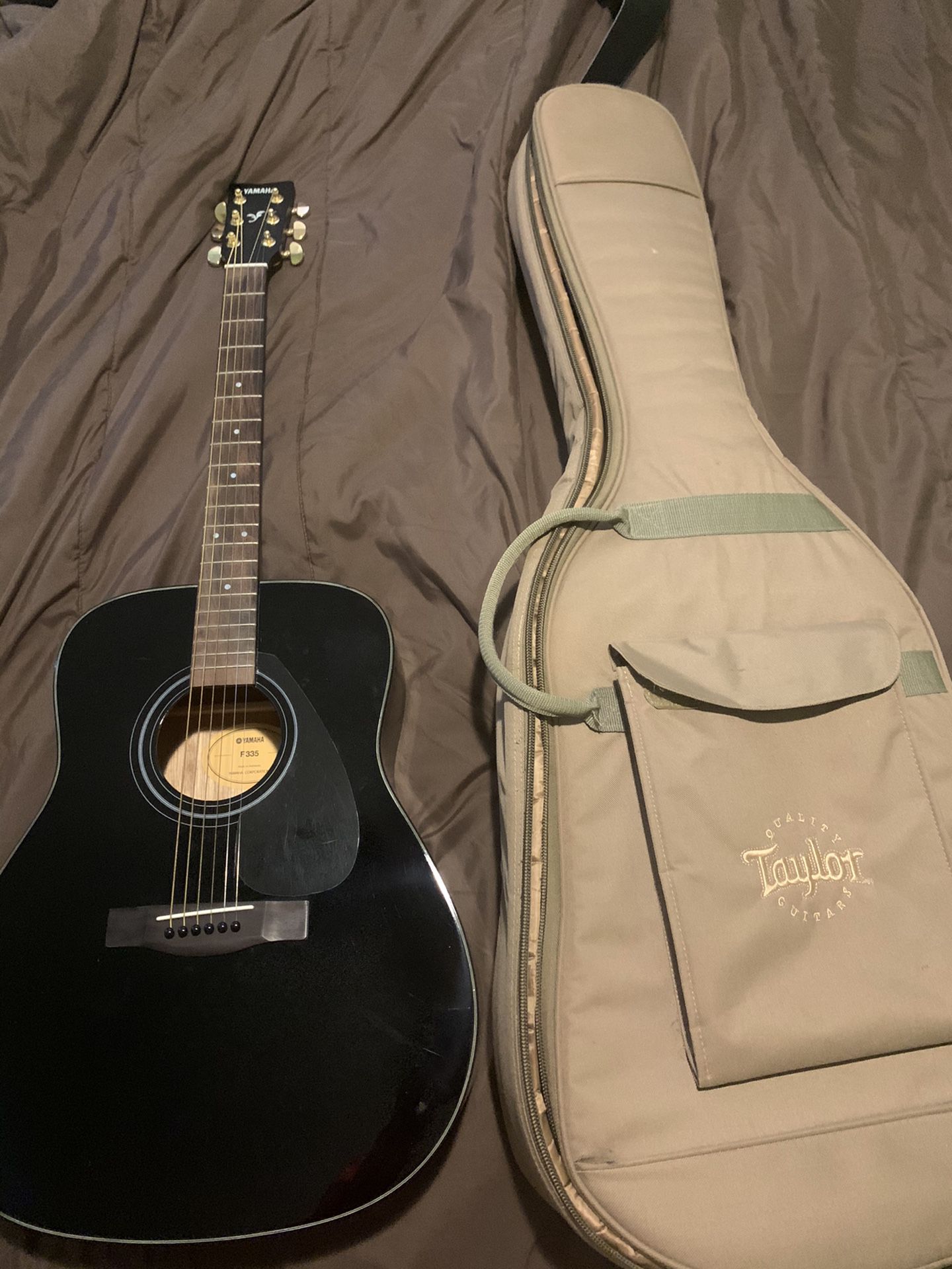 Yamaha acoustic guitar with a Case