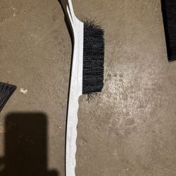 SNOW BRUSH & ICE SCRAPER