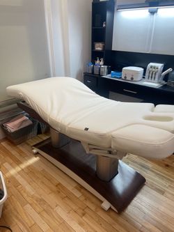 SkinAct sSpa Bed (like new - Great condition!)