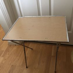 folding table 
