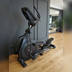 2024 Sole Fitness E25 Incline Treadmill Excellent Condition - WI, USA
