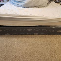 King size bed set (frame - mattress - mattress protector)