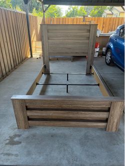 FREE !!! Bed frame ( size Full )