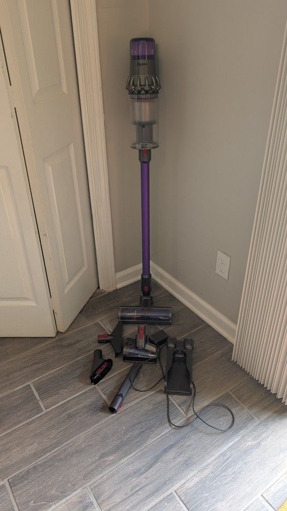 Dyson V11 Vacuum With Accessories