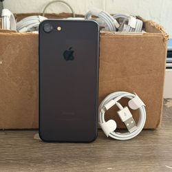 Apple iPhone 7 32GB Unlocked 
