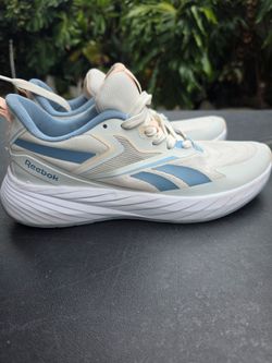 REEBOK VERSE SIZE10