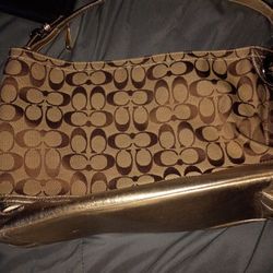 Woman's Gold Coach Bag 50$  Authentic 