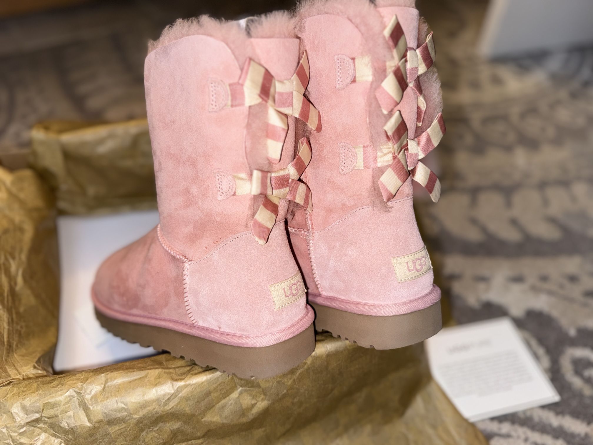 UGG Bailey Bow Stripe SZ 9 Womens