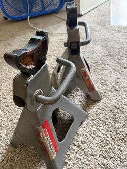 Jack stands