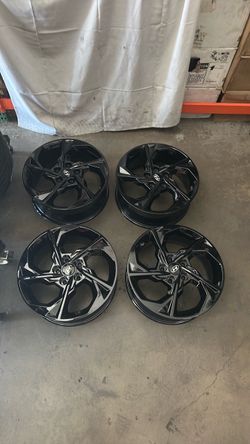 17” Hyundai rims gloss black ,, firm price,,,