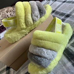 UGG Fluff Yeah Slide Slippers (size 9 Women’s)