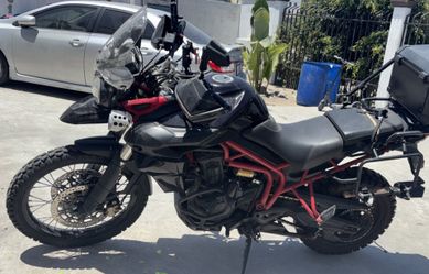 Triumph 800