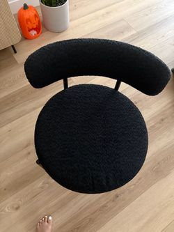 8 dining room chairs/black