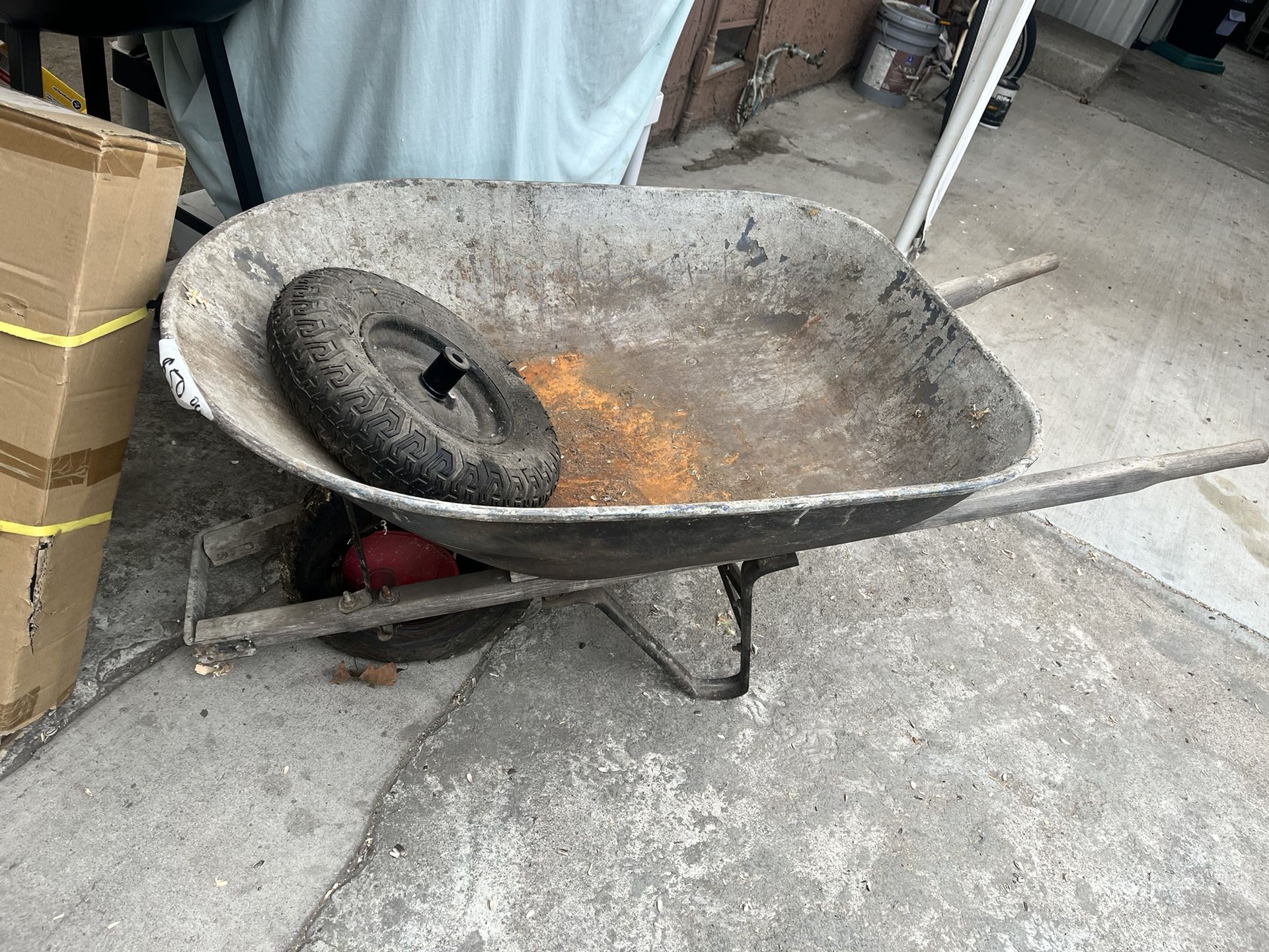 Wheelbarrow w/ New tire