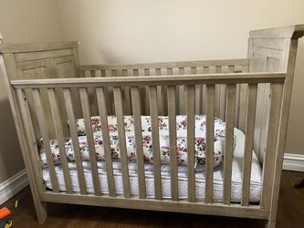 Baby crib full set
