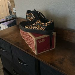 New In Box women’s Cheetah Print Vans Shoes Size 7.5