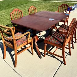 Dining table w/ 6 Chairs