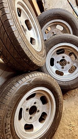 Set of 4 classic rims 4 lugs with tires