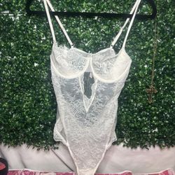 Women’s Medium Victorias Secret Lace Bodysuit NWT