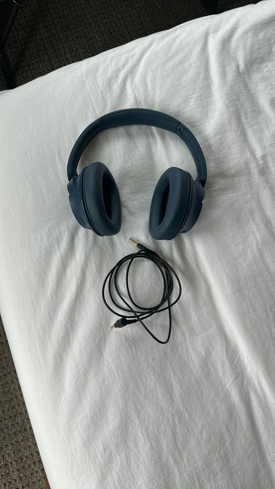 Sony Noise Canceling Headphones Model YY2966