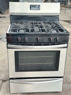 Frigidaire 30” Gas Range / Stove with Oven – 5 Burner