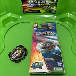 Beyblade Qauddrive Beystadium + 2 Beyblades