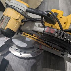 DeWalt Corded Duel Bevel Sliding Compound Miter Saw 
