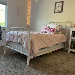 White Metal Frame Twin Beds