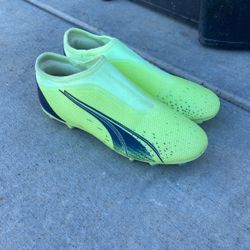 PUMA Unisex-child Ultra Max Laceless Firm Cleats