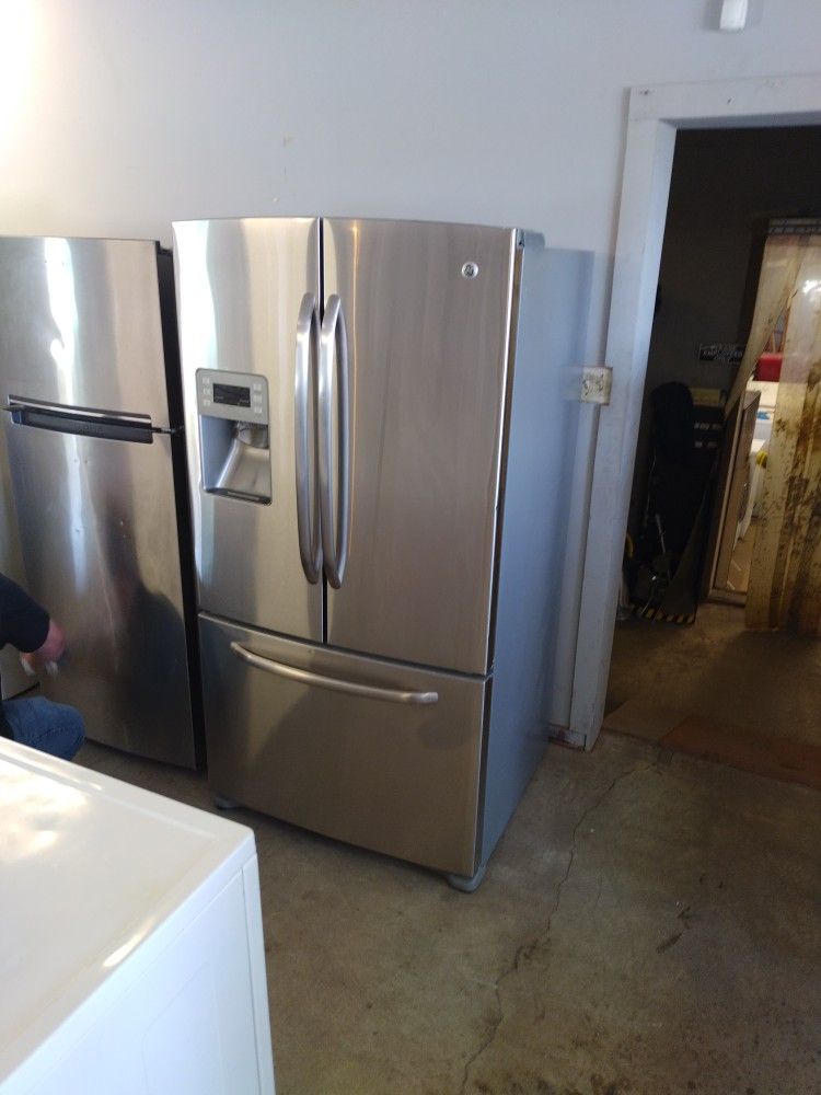 GE With Ice Maker