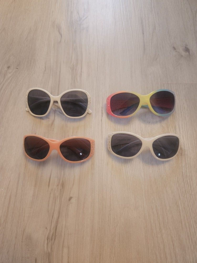 Girls childrens place sunglasses. (Ages 4 to 7)