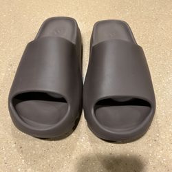 Adidas Yeezy Slides Size11 Like New