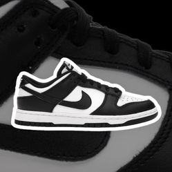 Nike Dunk Low “Black/White”🐼 Size (11). In Mens. DS(New). Factory laced slightly damaged box. Now available!!