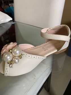Little girl dress shoes - brand new Size 31 - about the size 3