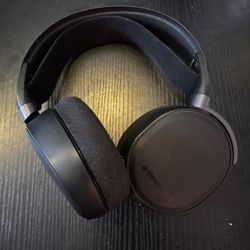SteelSeries Arctis Pro Wireless Gaming Headset - High Fidelity 2.4 GHz Wireless - Mixable Bluetooth - Non-Stop Dual Battery - OLED Base Station - AI N