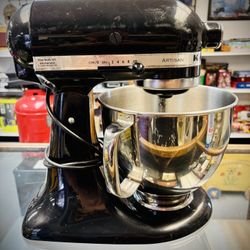 Black KitchenAid stand mixer