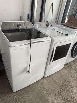 Ge Top Load Washer And Gas Dryer Set