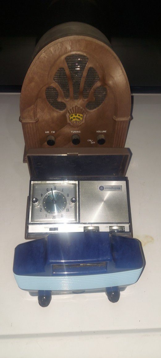 3 Vintage Radio