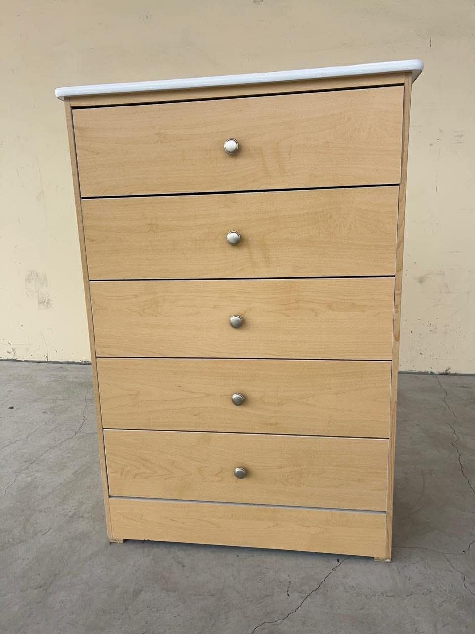 Hermosa cajonera De 5