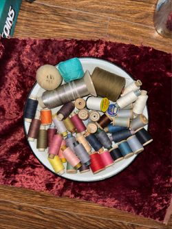 Lots of colors good treads for sewing
