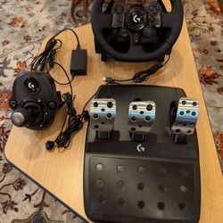 Logitech G923 Racing Wheel ,Pedals, Shifter For PS5