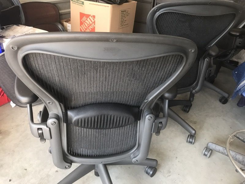 New style Herman Miller Aeron chair , size B , clean