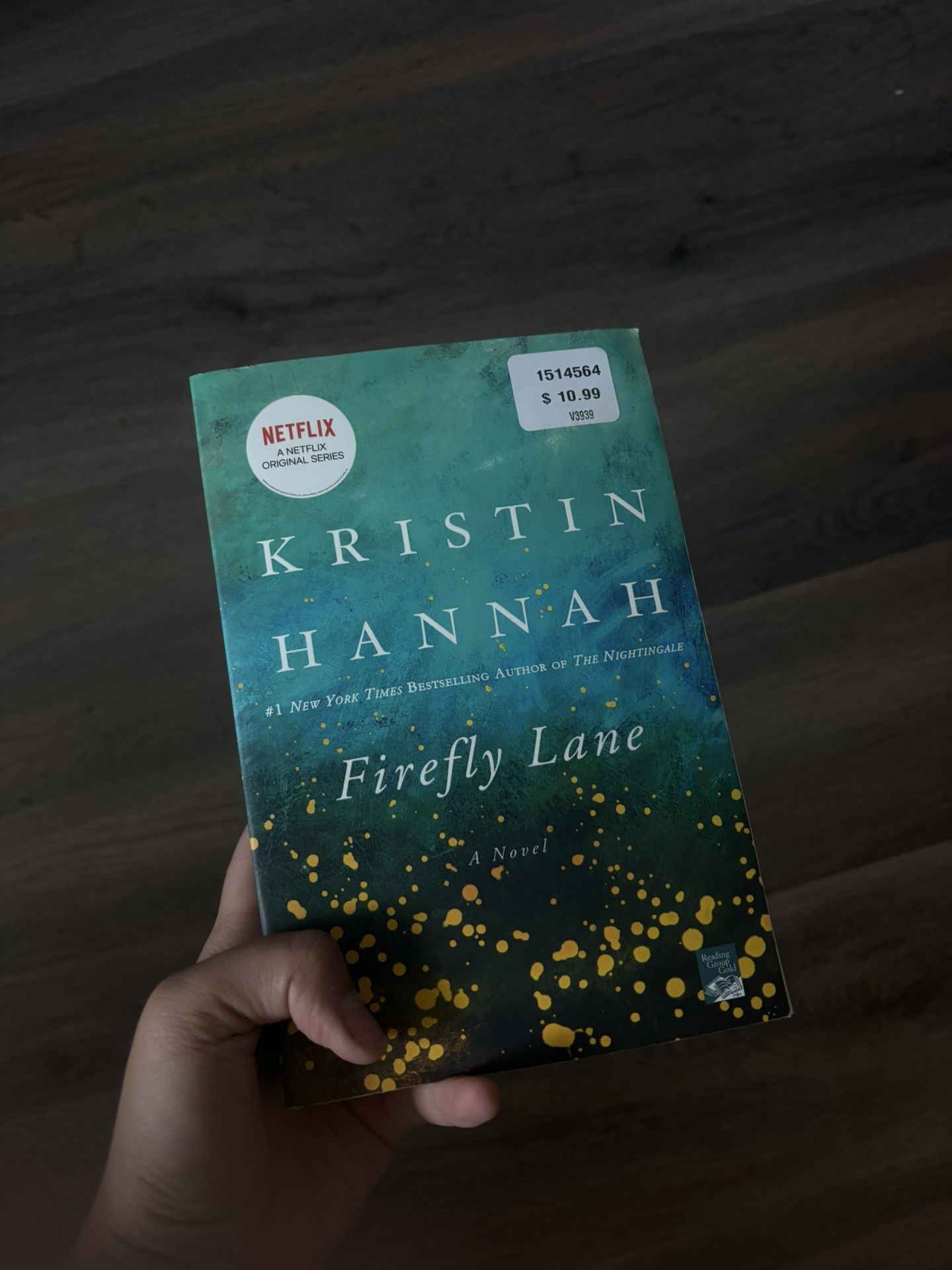 KRISTIN HANNAH #1 NEW YORK TIMES BESTSELLING AUTHOR OF THE NIGHTINGALE Firefly Lane