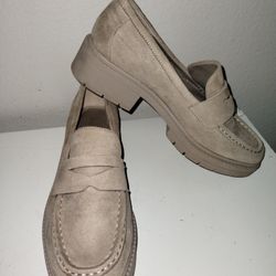 Womens Anne Klein  Utopia Tan Suede Loafer Stacked Heel  Shoes Beige Sz 8M EUC