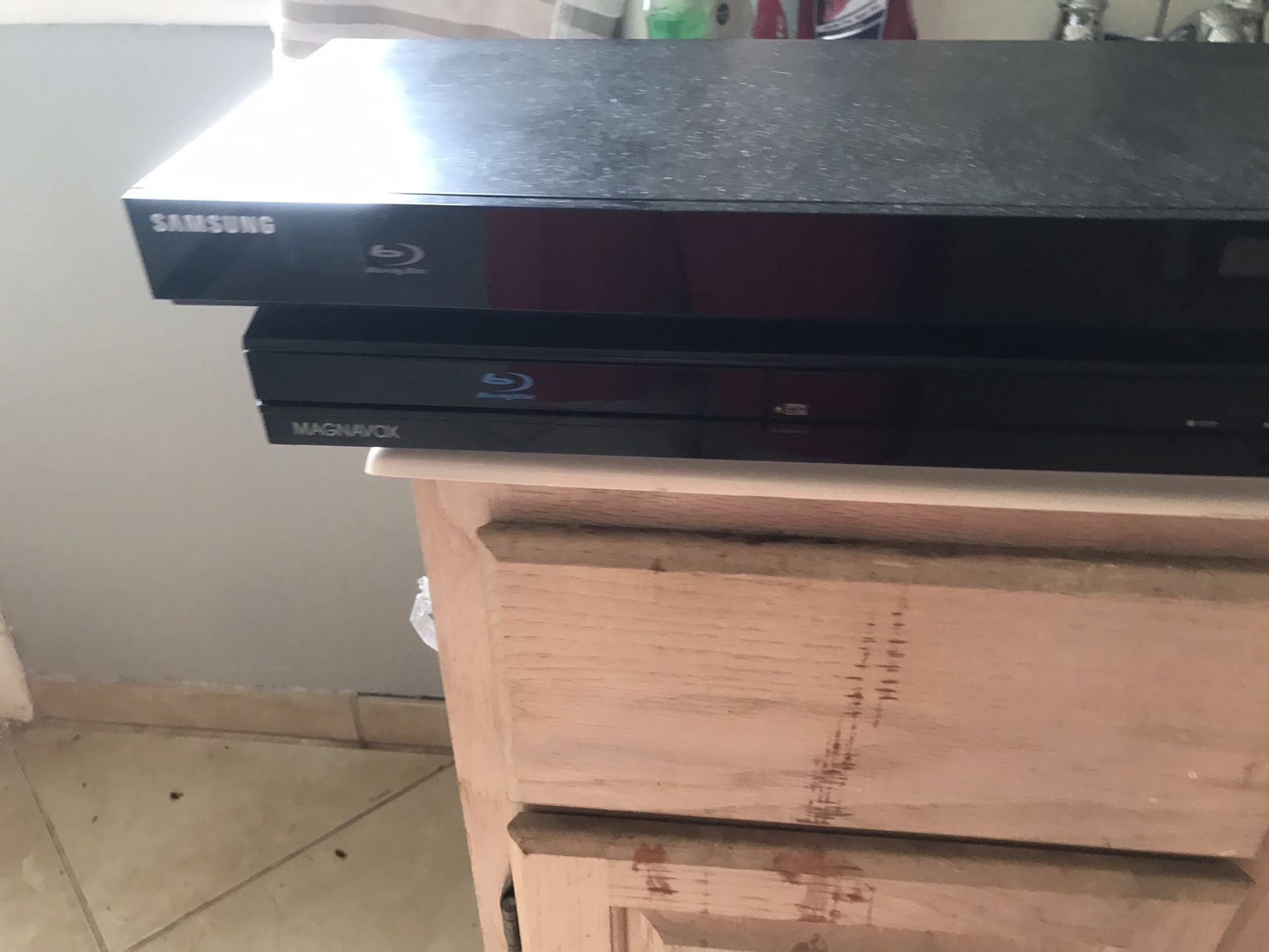 Two Blu-ray DVD players works great when does Samsung the other one is a Magnavox