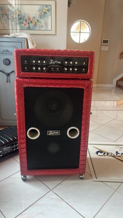 Kustom amplifier Model TRT with matching speaker