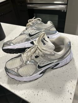 Nike V5 RNR Running Shoes  sz 7.5 W